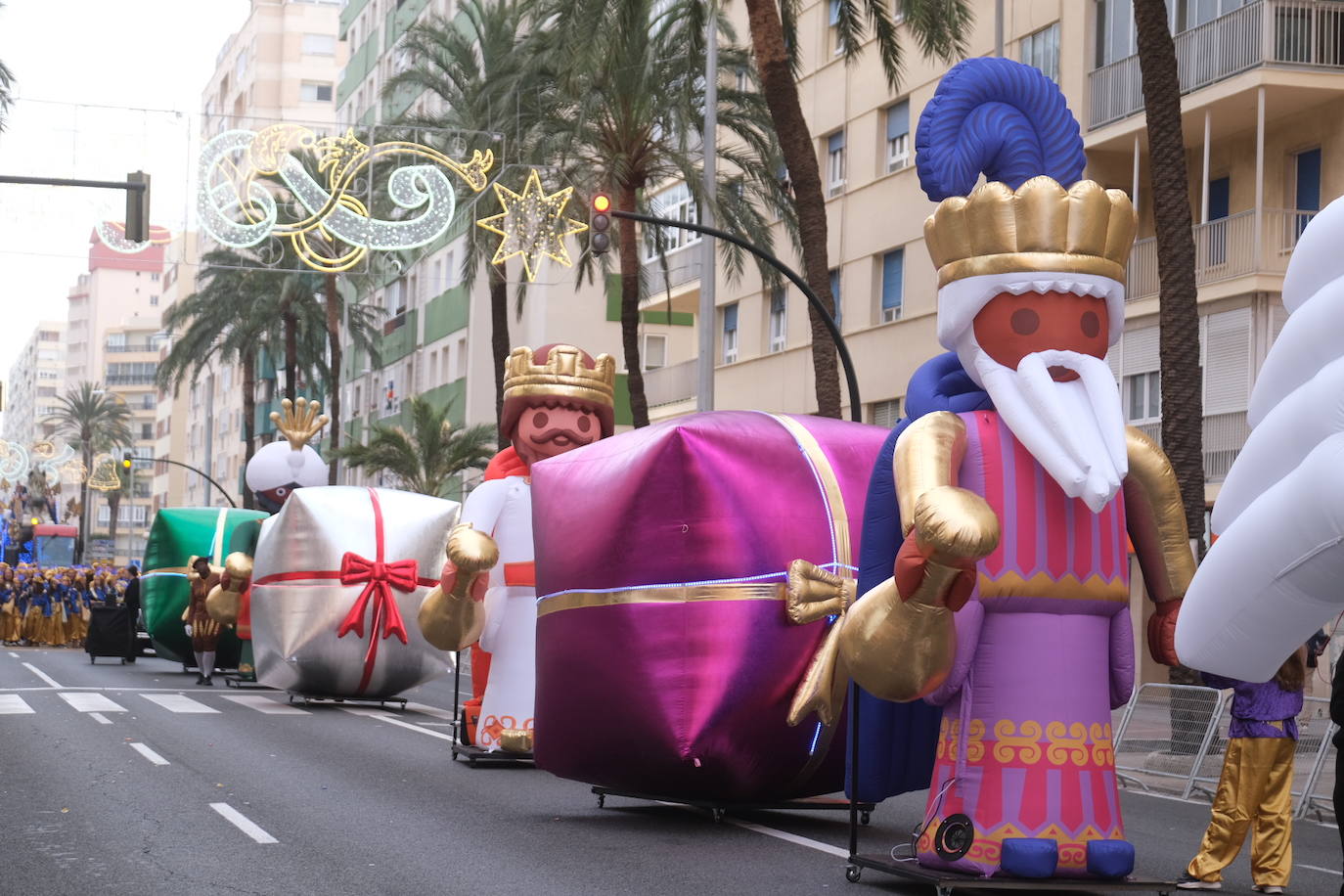 FOTOS: Melchor, Gaspar y Baltasar protagonizan una Cabalgata de cine en Cádiz en 2025