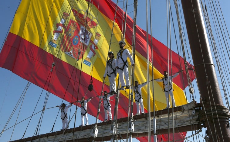 Imagen principal - Su nombre, el astillero, la tradición: el buque Elcano y Cádiz, una unión que toma más fuerza con la guardiamarina Leonor