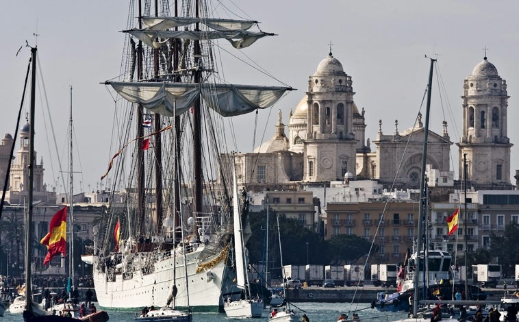 Imagen principal - Su nombre, el astillero, la tradición: el buque Elcano y Cádiz, una unión que toma más fuerza con la guardiamarina Leonor