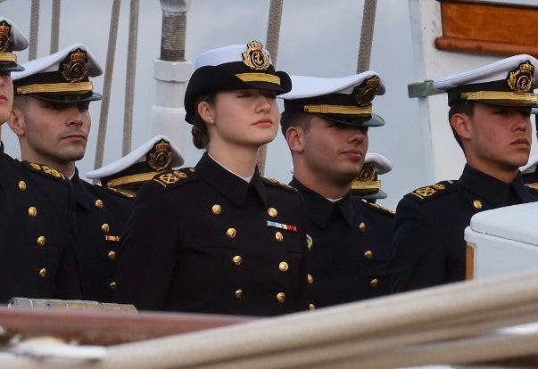 Fotos: La princesa Leonor embarca en Cádiz en el Juan Sebastián Elcano