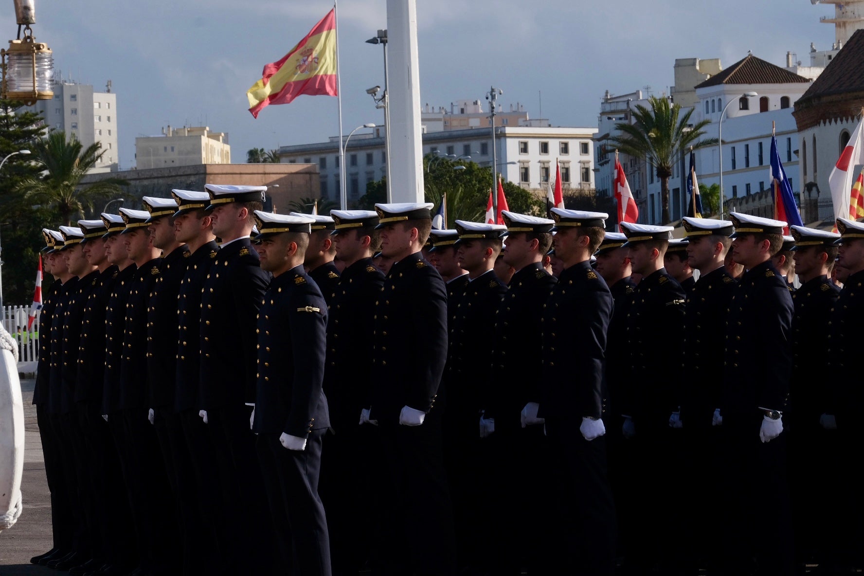 Fotos: La princesa Leonor embarca en Cádiz en el Juan Sebastián Elcano