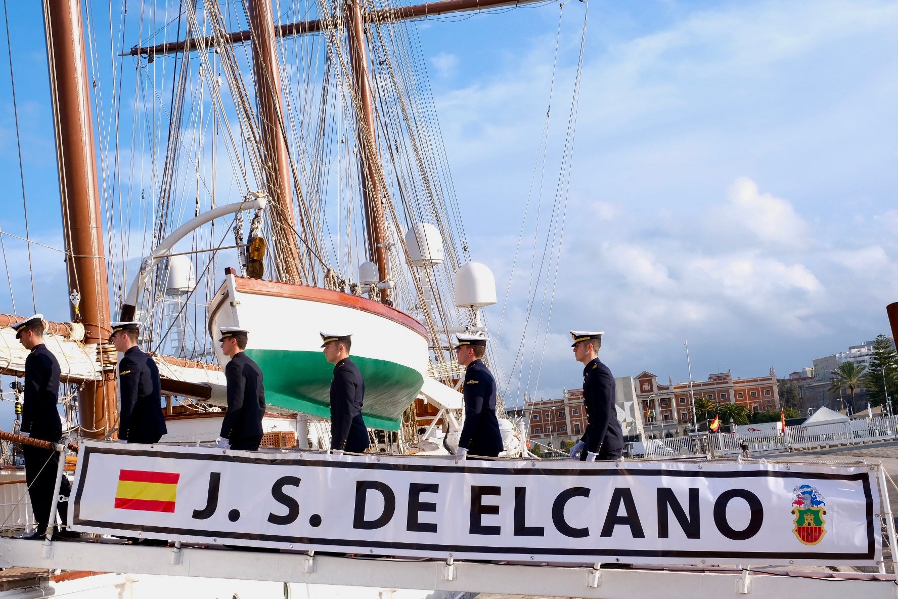 Fotos: La princesa Leonor embarca en Cádiz en el Juan Sebastián Elcano