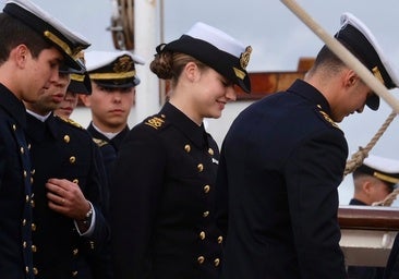 Una guardamarina a bordo, una princesa en tierra... Leonor comienza su singladura en el Juan Sebastián de Elcano