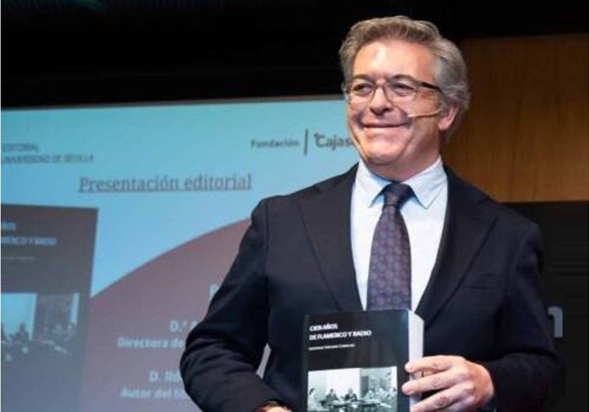 Ildefonso Vergara en la presentación de su libro, 'Cien años de flamenco y radio' en la Fundación Cajasol en Sevilla