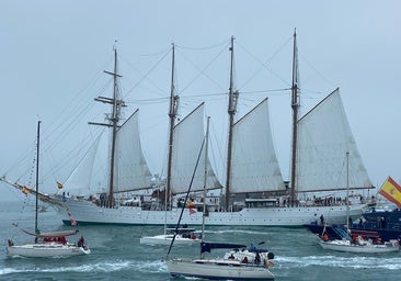 Impresionante despedida del Elcano desde el mar: Cádiz vuelve a declarar su amor por el buque escuela