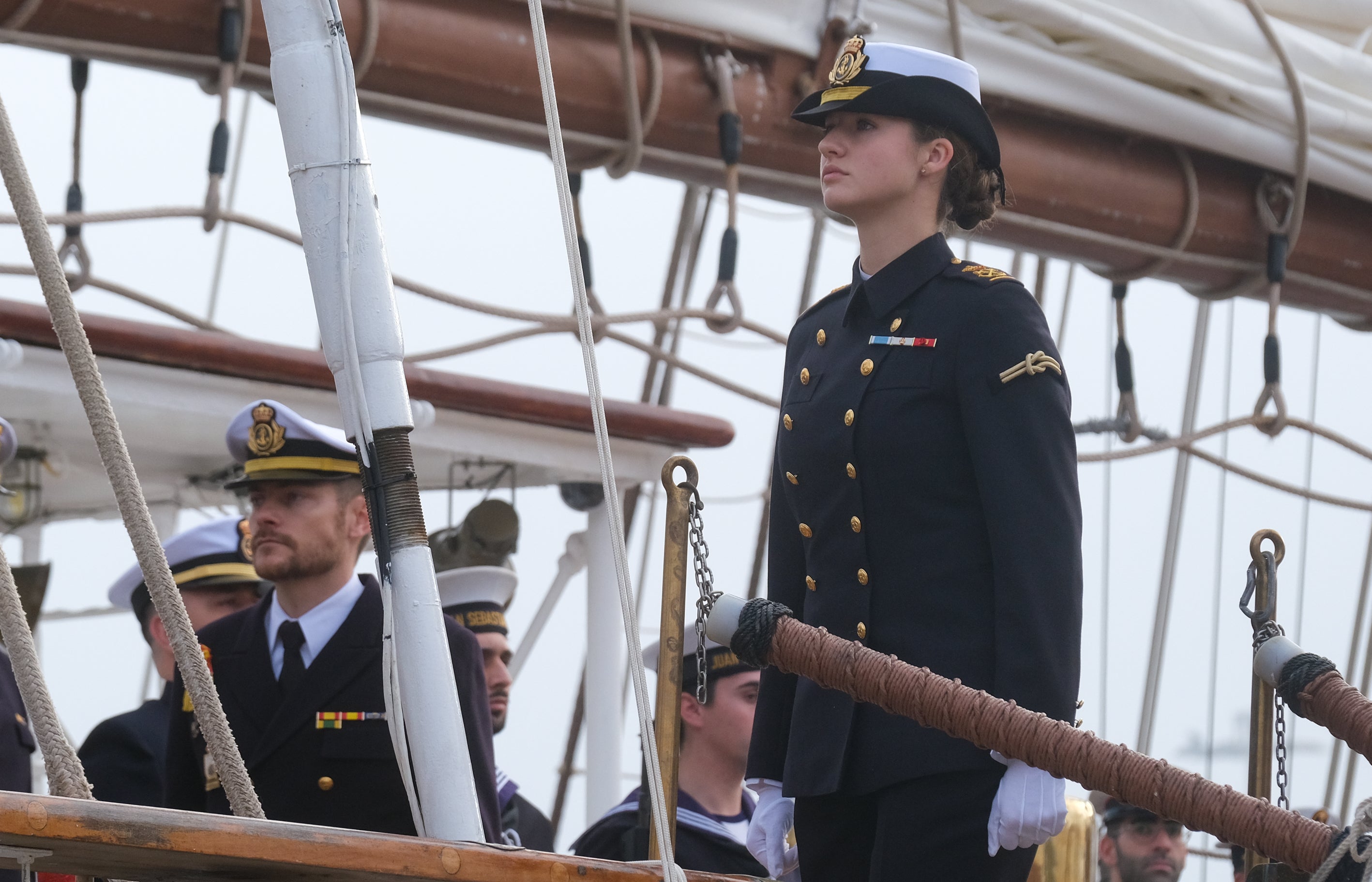 Imágenes de un día histórico en Cádiz: la Princesa Leonor ya navega en el Juan Sebastián de Elcano