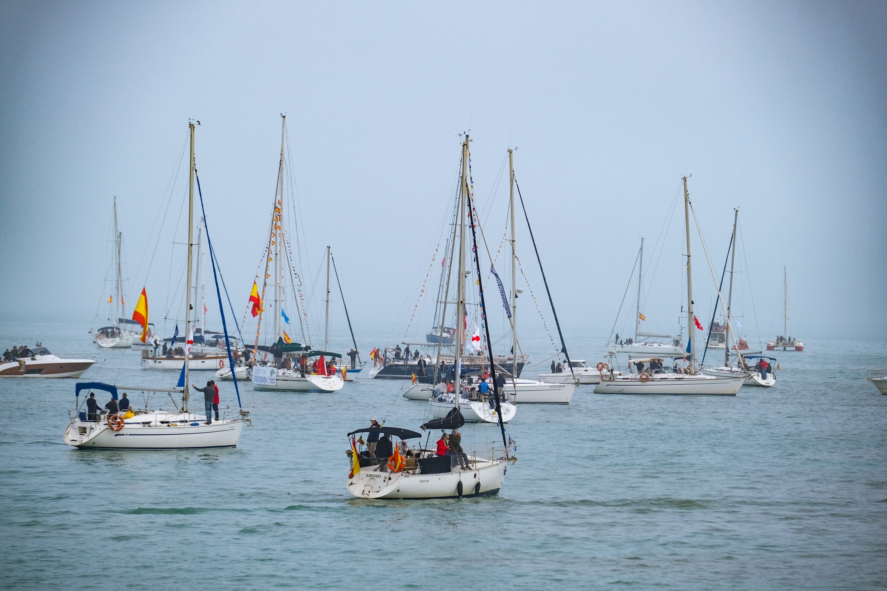 Imágenes de un día histórico en Cádiz: la Princesa Leonor ya navega en el Juan Sebastián de Elcano