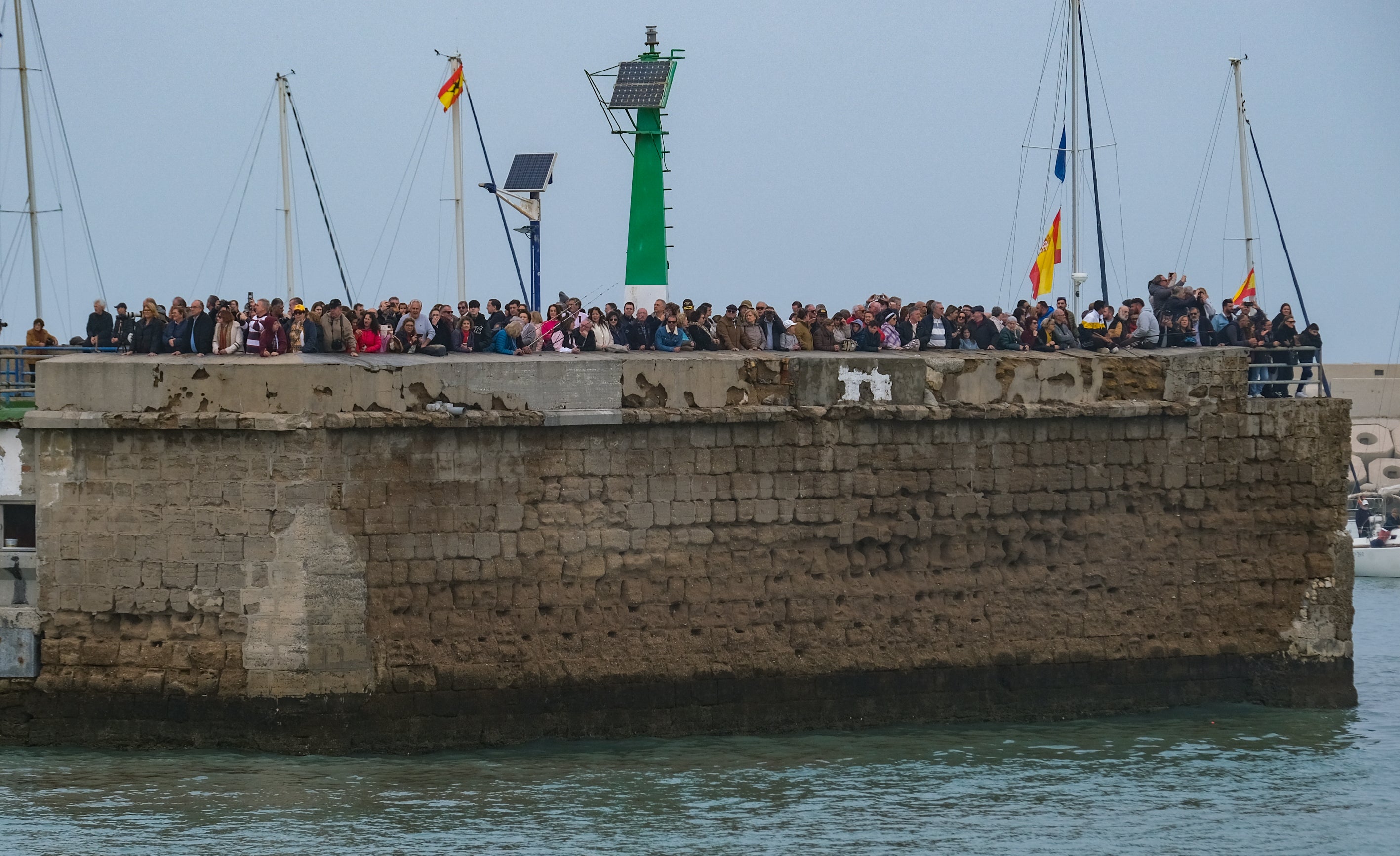 Imágenes de un día histórico en Cádiz: la Princesa Leonor ya navega en el Juan Sebastián de Elcano