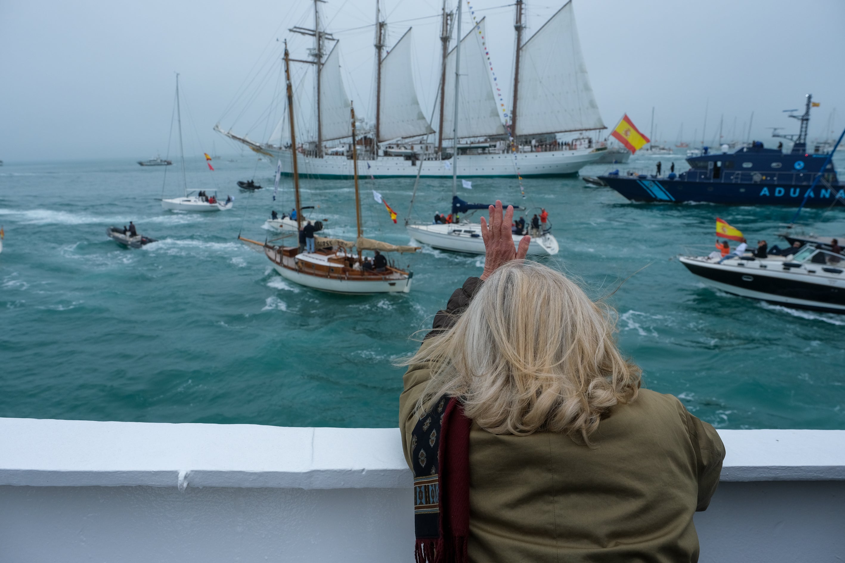 Imágenes de un día histórico en Cádiz: la Princesa Leonor ya navega en el Juan Sebastián de Elcano