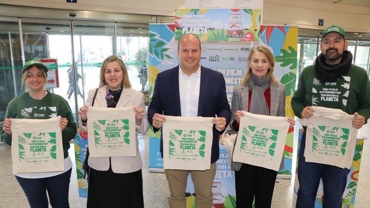 La campaña 'Dona vida al planeta' recorre Cádiz para concienciar sobre el reciclaje