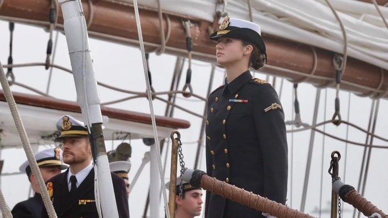 El buque JS Elcano, con la Princesa Leonor a bordo, hace escala en Tenerife