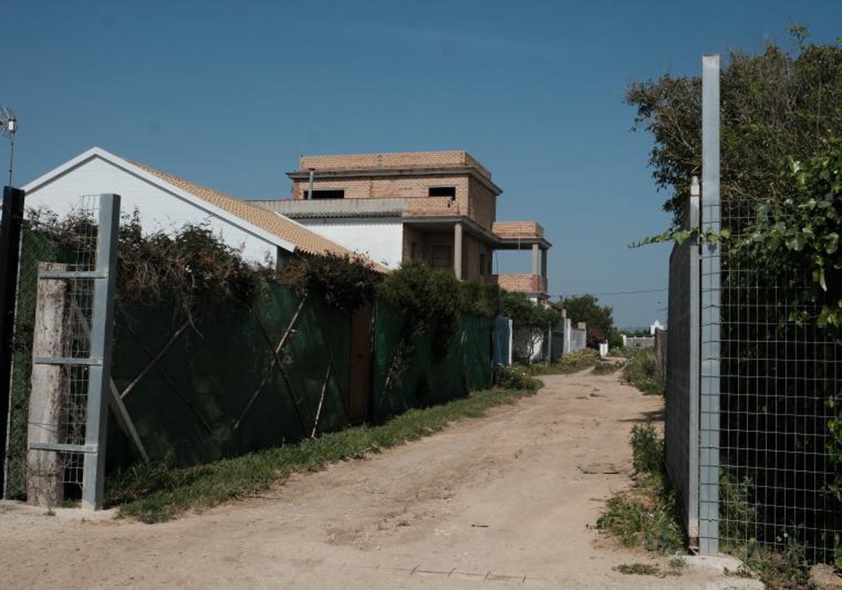 La Junta se reúne con el Ayuntamiento de Vejer sobre el planeamiento urbanístico en El Palmar