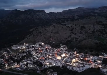 Vistas aéreas de un pueblo blanco de Cádiz enclavado entre montañas: «Sencillamente espectacular»