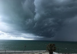 La Aemet avisa: el Golfo de Cádiz, en alerta por posibles tornados en el mar