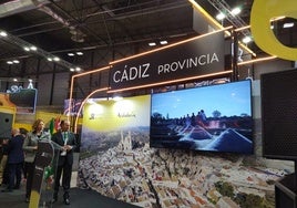 'Chiclana es más, gracias a ti', así se luce la ciudad  en Fitur 2025