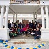 Foto de las personas participantes en esta iniciativa de recogida de residuos de La Caleta.