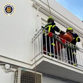 Imagen de archivo de una intervención de bomberos en calle Real