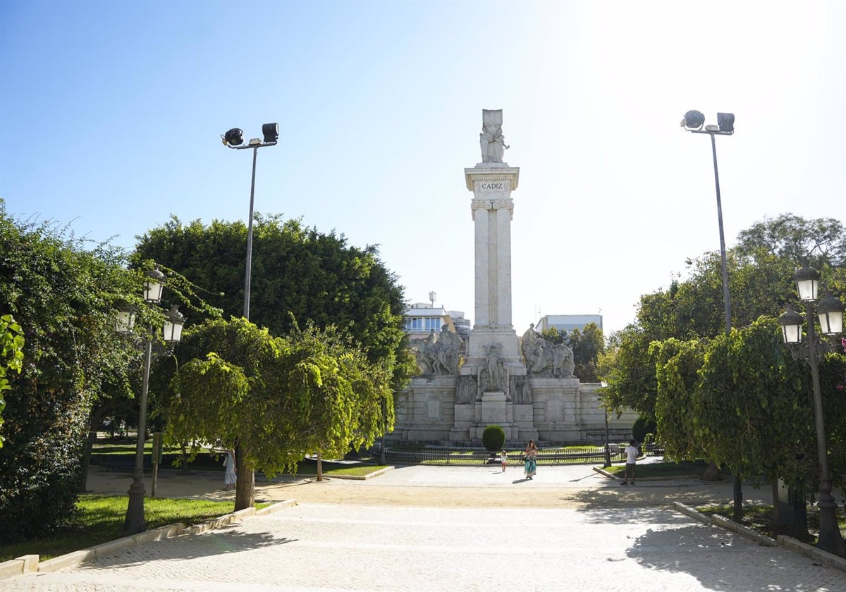 Cádiz instalará un sistema de riego con telegestión para las zonas verdes de Plaza de España