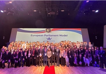 Jóvenes de Andalucía y Canarias trasladan a El Centro Inglés los debates del Parlamento Europeo