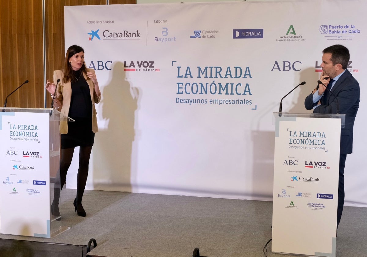 Mapi García e Ignacio Moreno Bustamante en un momento de la conferencia-coloquio