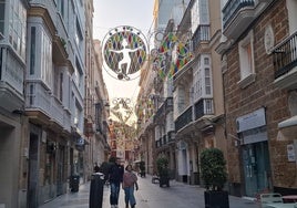 Cádiz recupera las luces de Carnaval en sus principales calles