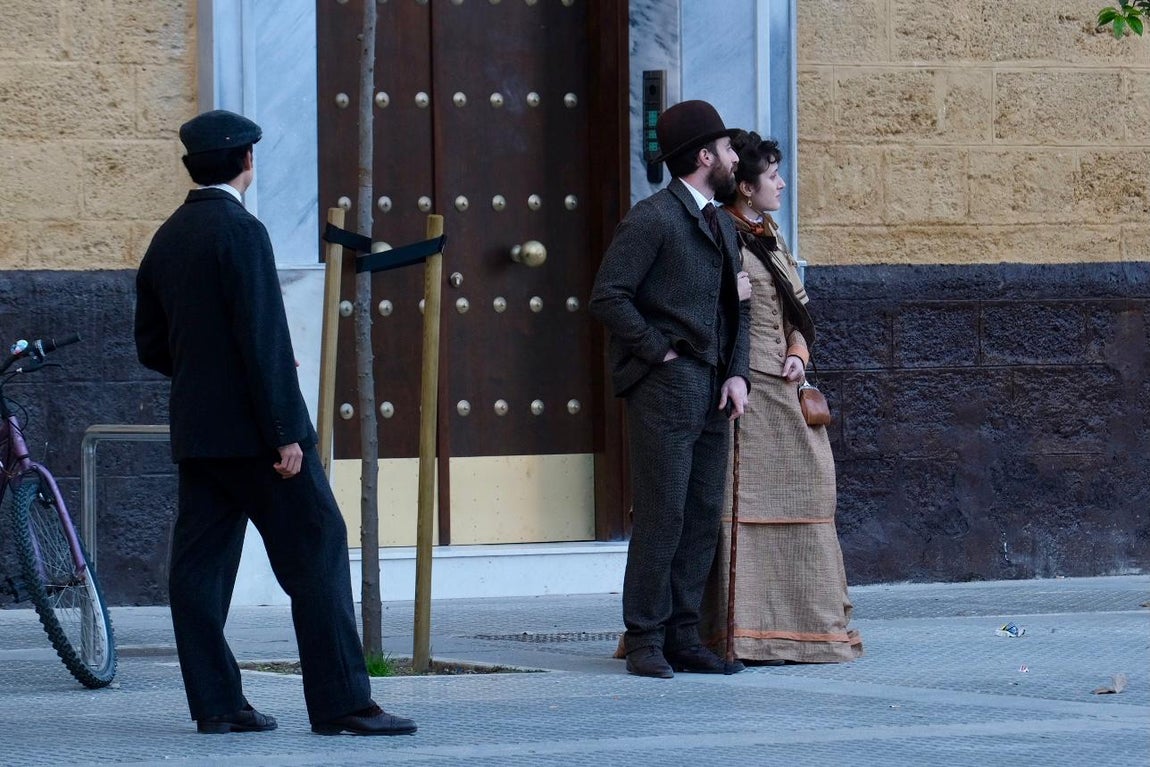 Fotos: Cádiz se convierte en París para el rodaje de &#039;Young Sherlock&#039;