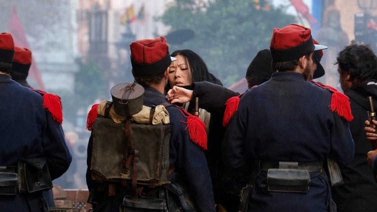 Fotos: Cádiz se convierte en París para el rodaje de 'Young Sherlock'