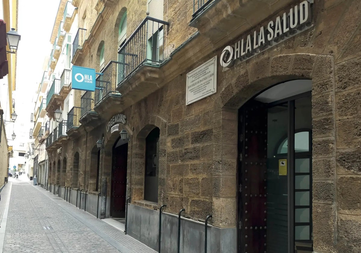 Fachada de HLA Clínica La Salud en Cádiz