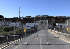 El Ayuntamiento de Arcos hará obras de emergencia en el puente de hierro