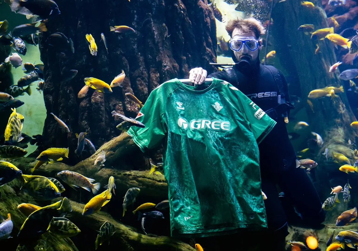 Presentación de la camiseta en Tarifa