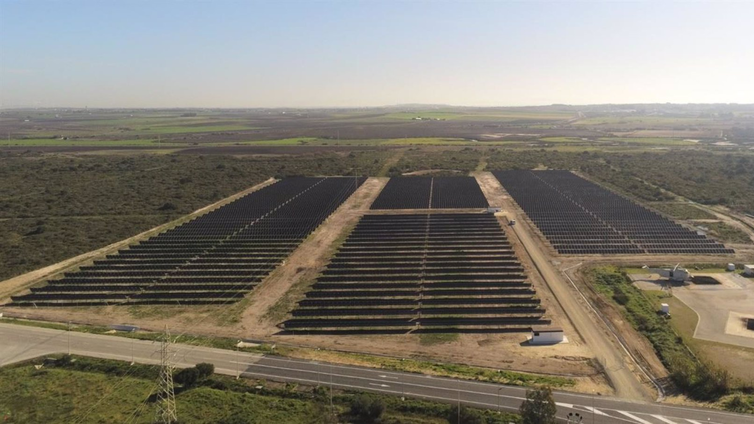 La Base Naval de Rota inaugura una planta solar fotovoltaica de autoconsumo de 10 hectáreas