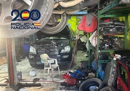 Desmantelan un taller mecánico clandestino con un extranjero en situación irregular oculto en un congelador en La Línea