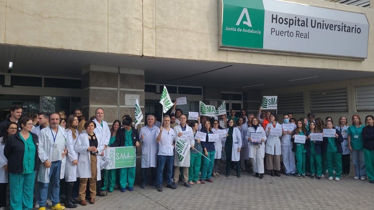 El Colegio de Médicos de Cádiz, presente en las concentraciones de los hospitales de Jerez y Puerto Real contra la reforma del Estatuto Marco