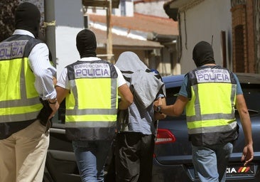 Un guardia civil, detenido por dejar pasar droga a una red de narcos de Ceuta