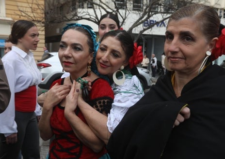 Imagen secundaria 1 - Cádiz pone en su corazón una glorieta para la eterna bailaora Paca Briceño