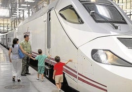 El PP de Cádiz pide  volver a los compromisos de puntualidad de Renfe anteriores al 1 de julio de 2024