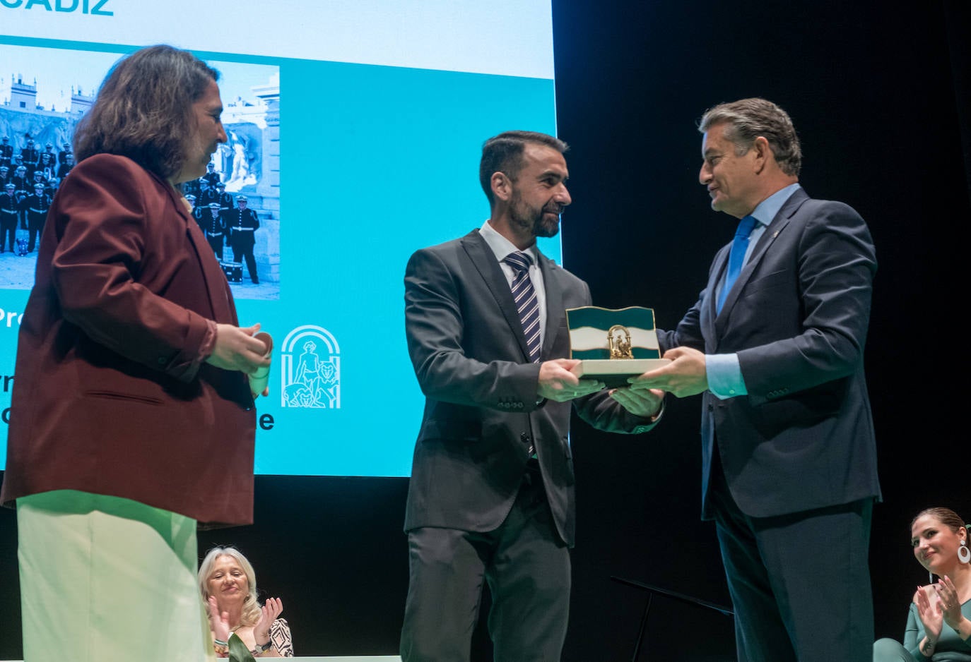 Fotos: La Junta entrega en Rota las Banderas de Andalucía 2025 de Cádiz