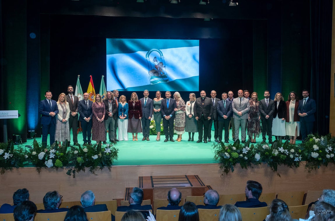 Fotos: La Junta entrega en Rota las Banderas de Andalucía 2025 de Cádiz
