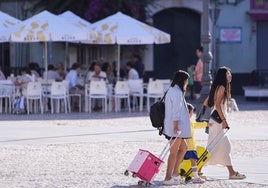 Los turistas gastaron en el cuarto trimestre de 2024 una media de 93 euros al día en Cádiz