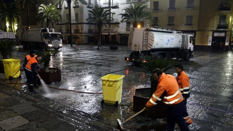 Cádiz refuerza el servicio de limpieza para este Carnaval