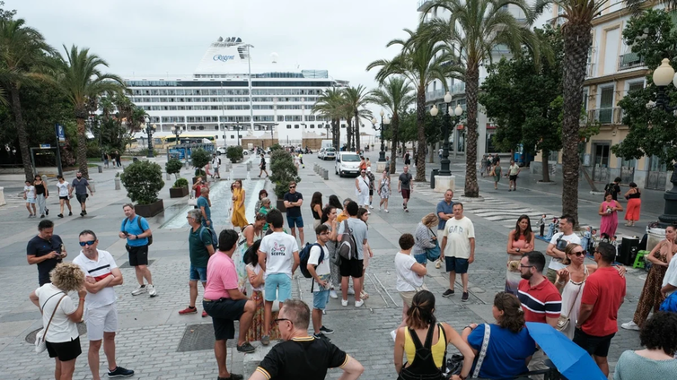 Cádiz da la bienvenida a marzo y su Carnaval con la llegada de casi 4.500 cruceristas