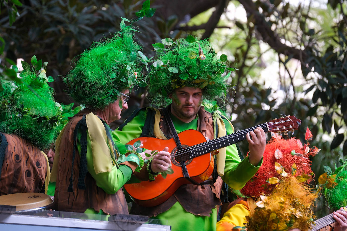 Fotos: Cádiz celebra el lunes de Carnaval con un ojo en el cielo