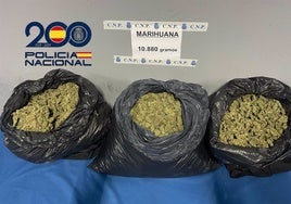 Un conductor intenta fugarse en Jerez y acaba detenido con más de diez kilos de marihuana