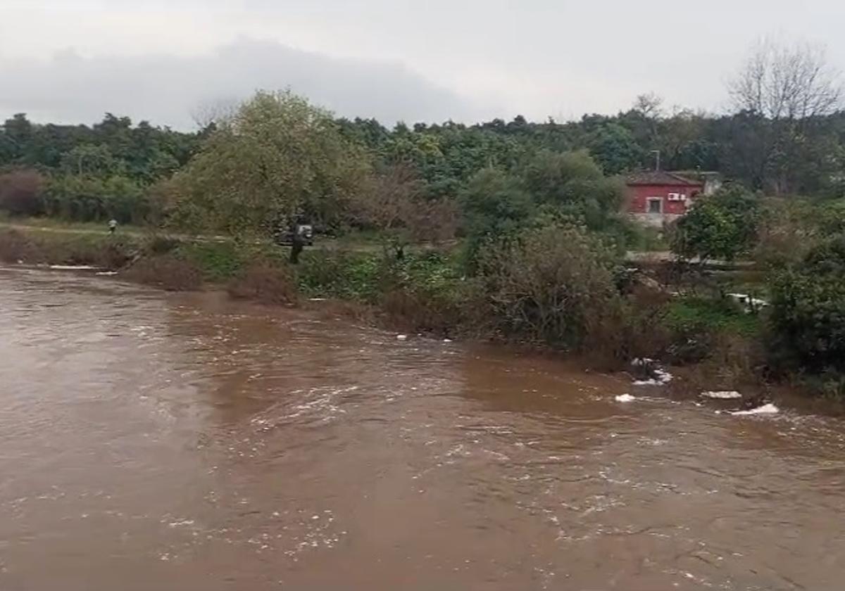 Paso del río Hozgarganta en Jimena de la Frontera este jueves