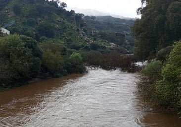 El alcalde de Jimena: «La situación está tranquila pese al desbordamiento del río Hozgarganta»