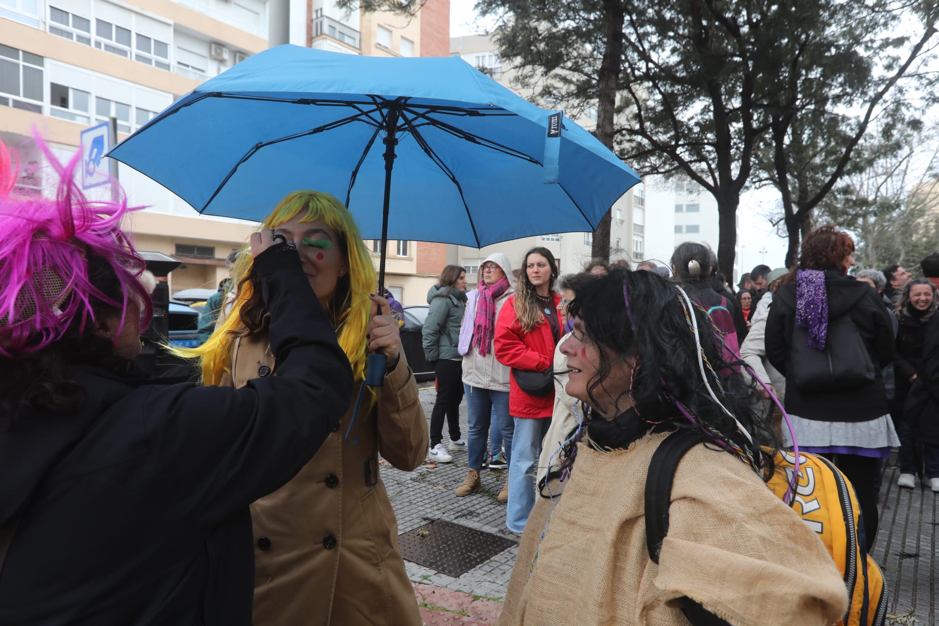 Fotos: A las mujeres de Cádiz les va la marcha... pasos sólo hacia adelante durante este 8-M