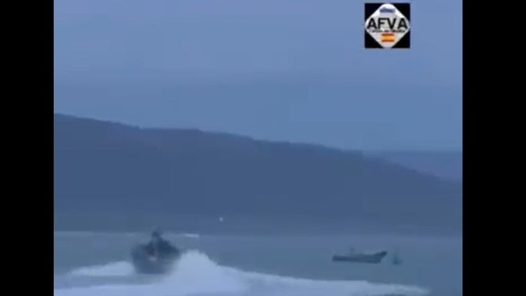 Vídeo: El fuerte temporal vuelve a dejar ver a las narcolanchas en el puerto de Barbate