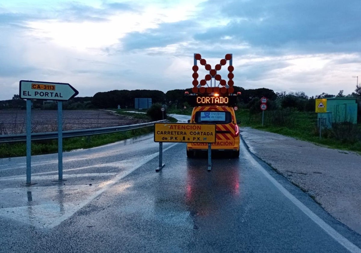 Carretera cortada hacia El Portal