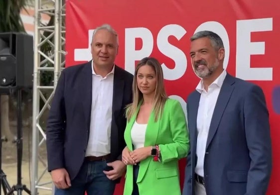 Juan Carlos Ruiz Boix entrega sus avales en la sede provincial del PSOE