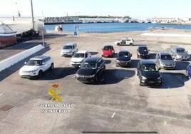 La Guardia Civil recupera diez vehículos robados en el Puerto de Tarifa y detiene a cuatro personas